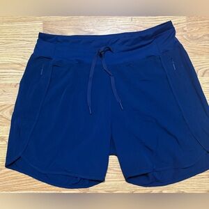 Willit size Large Women's Navy Blue Shorts
